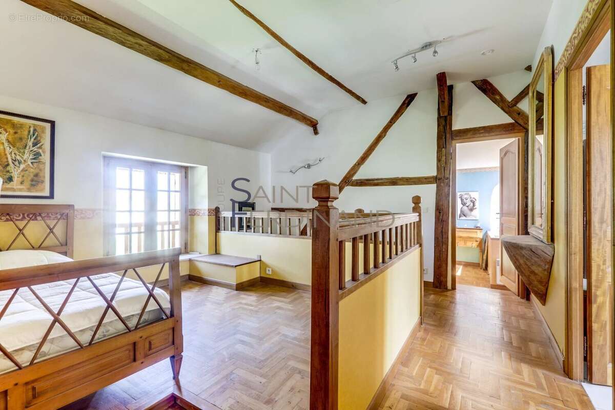 Maison à SAINT-CYR-SOUS-DOURDAN