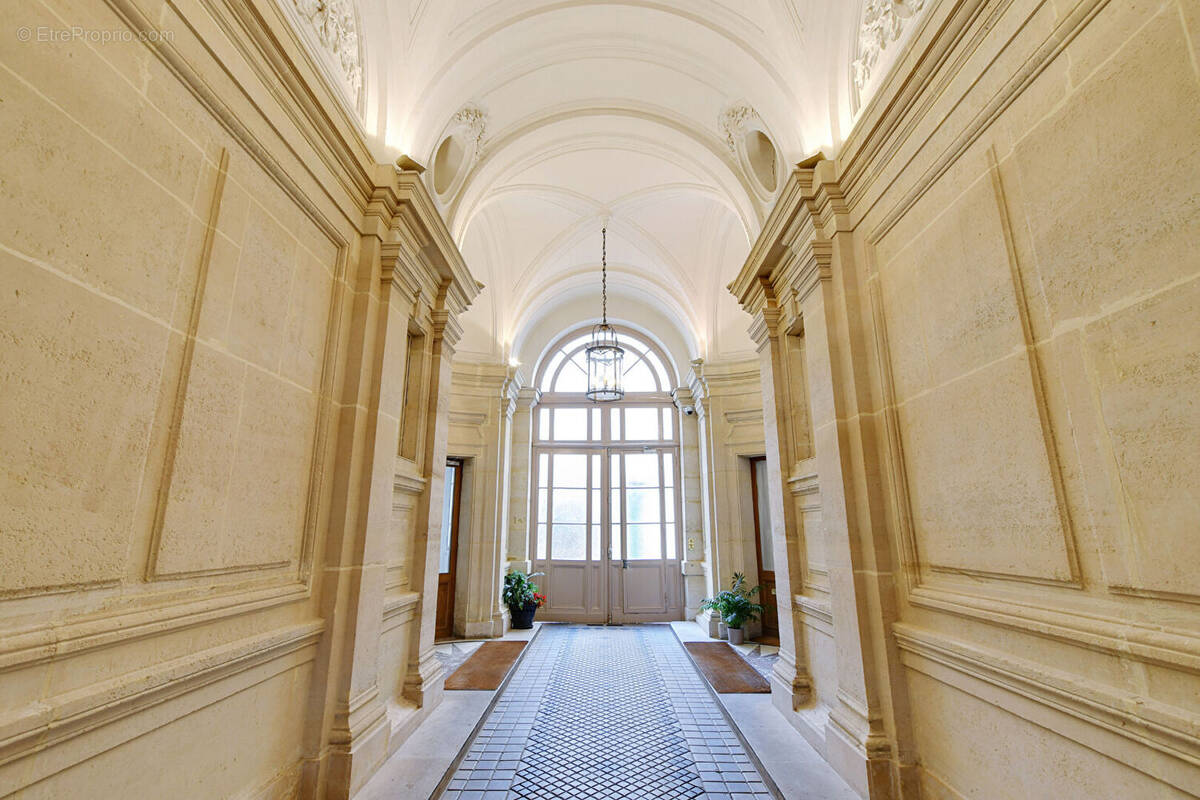 Commerce à PARIS-17E