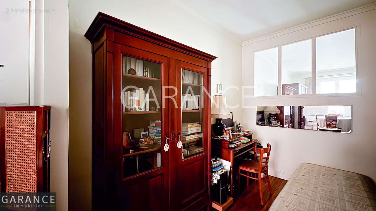 Appartement à PARIS-14E