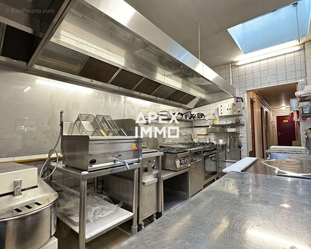 Commerce à SAINT-DENIS-DE-L&#039;HOTEL