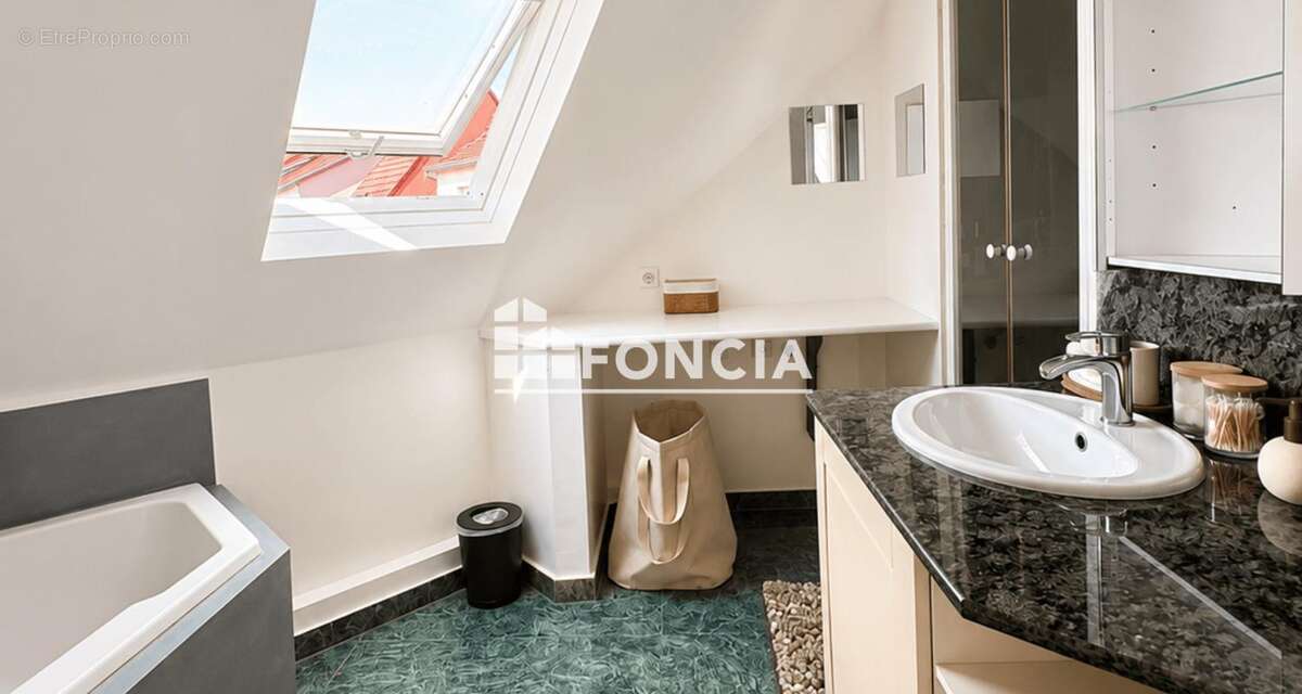 Appartement - t3 - 2 balcons -70m2- 60m2 carrez- cave - mundolsheim - photo 8