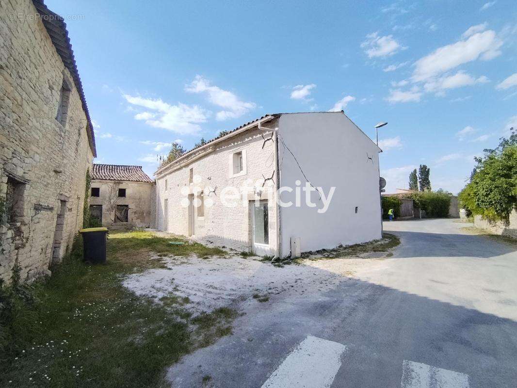Maison 127 m² à Saint-Georges-De-Rex  - photo 2