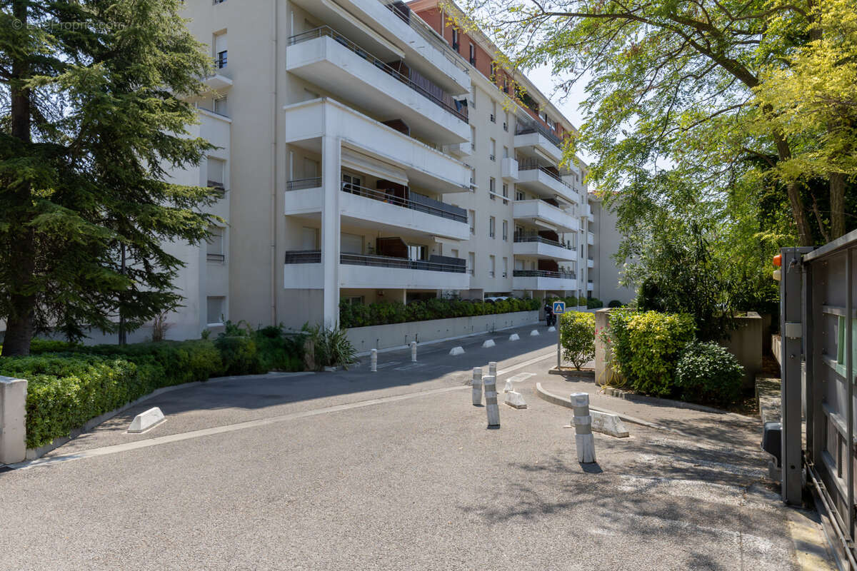 Appartement T3 dernier étage avec ascenseur   Terrasse 30 m2 avec vue panoramique   Double box   Marseille 130 - photo 12