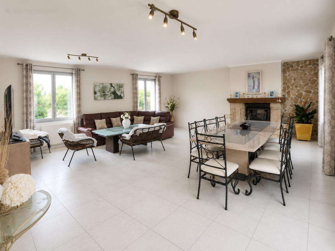 Maison 110 m² à Lucenay  - photo 2