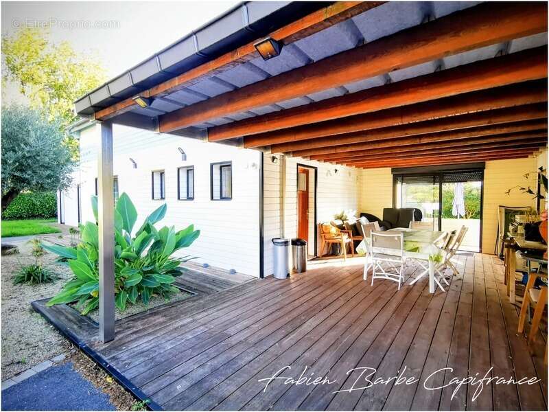 Maison à NEANT-SUR-YVEL