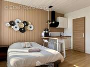 L'entrée ouvre sur la pièce principale, - Appartement à CHASSENEUIL-DU-POITOU