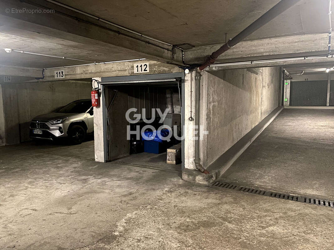 Parking à PARIS-15E