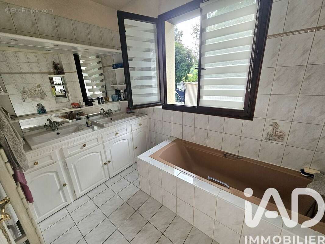 Maison 178 m² à Saint-Fargeau-Ponthierry  - photo 9