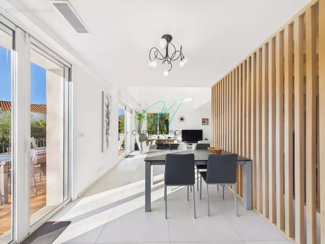 Maison à CHATEAUNEUF-GRASSE