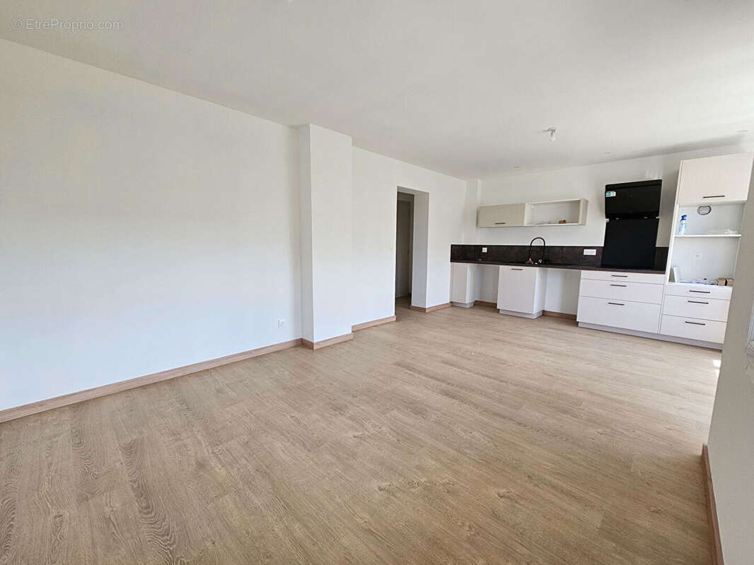 Appartement à LA CRAU