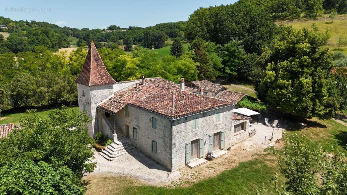 Maison à CASTELNAU-MONTRATIER