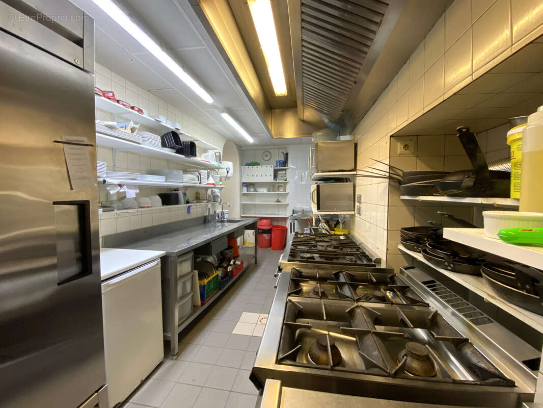 Commerce à SAINTE-CECILE-LES-VIGNES