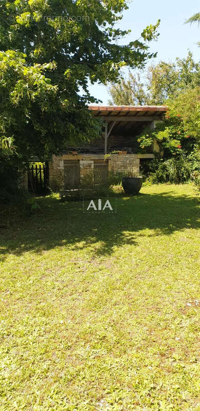 Maison à COURCOME