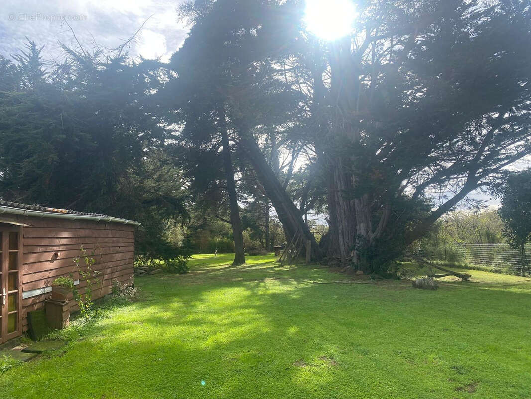 Secteur privilégié pour cette belle propriété à deux pas de la plage des Soux - photo 3