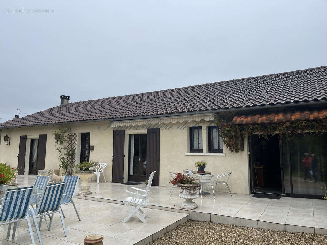 Maison à LA TOUR-BLANCHE