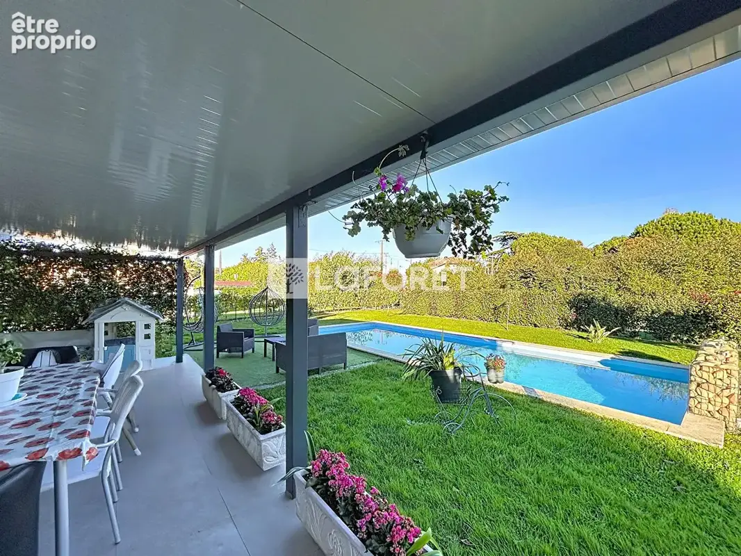 Maison à vendre à Moissac - 5 chambres avec piscine et garage - photo 4