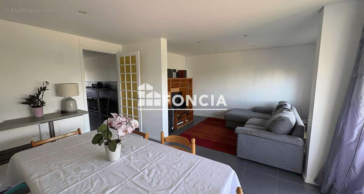 Appartement à FRESNES