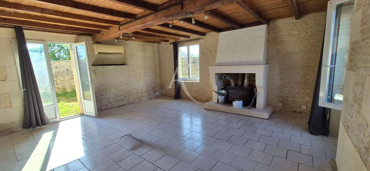 Maison à ASNIERES-LA-GIRAUD