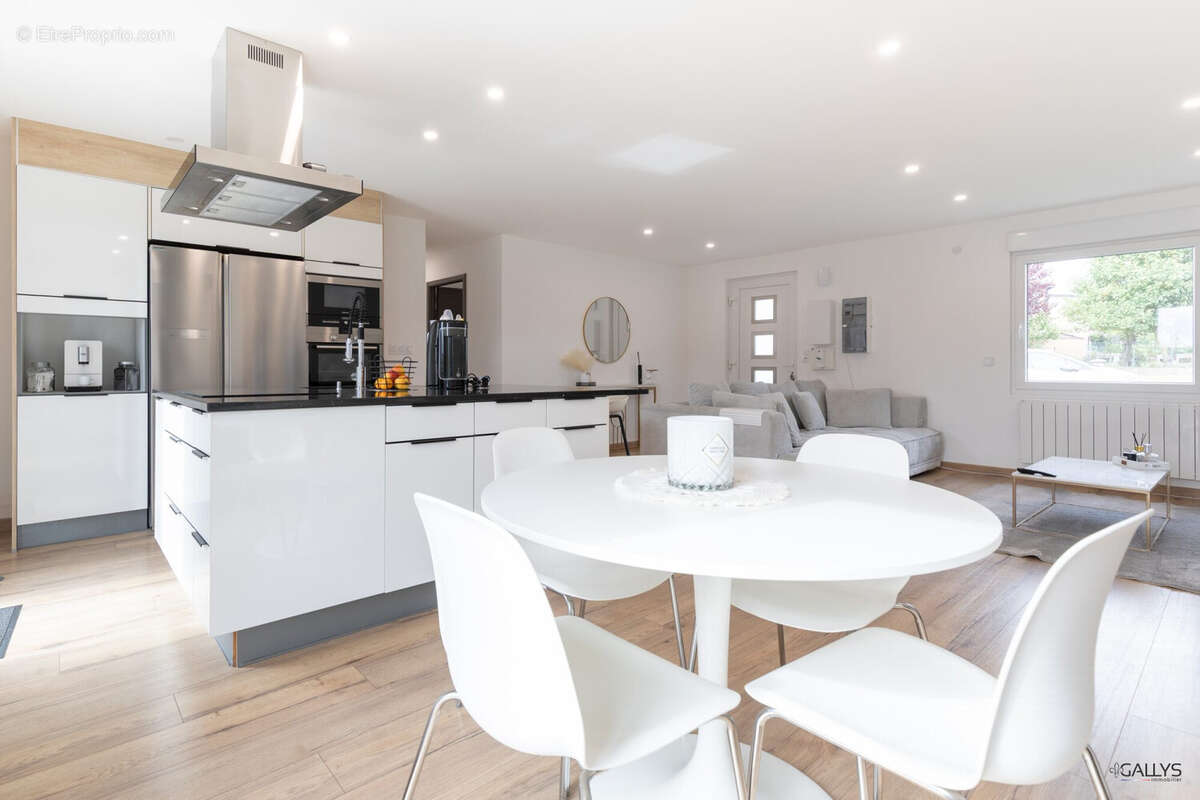 Maison à SAINTE-MARIE-AUX-CHENES