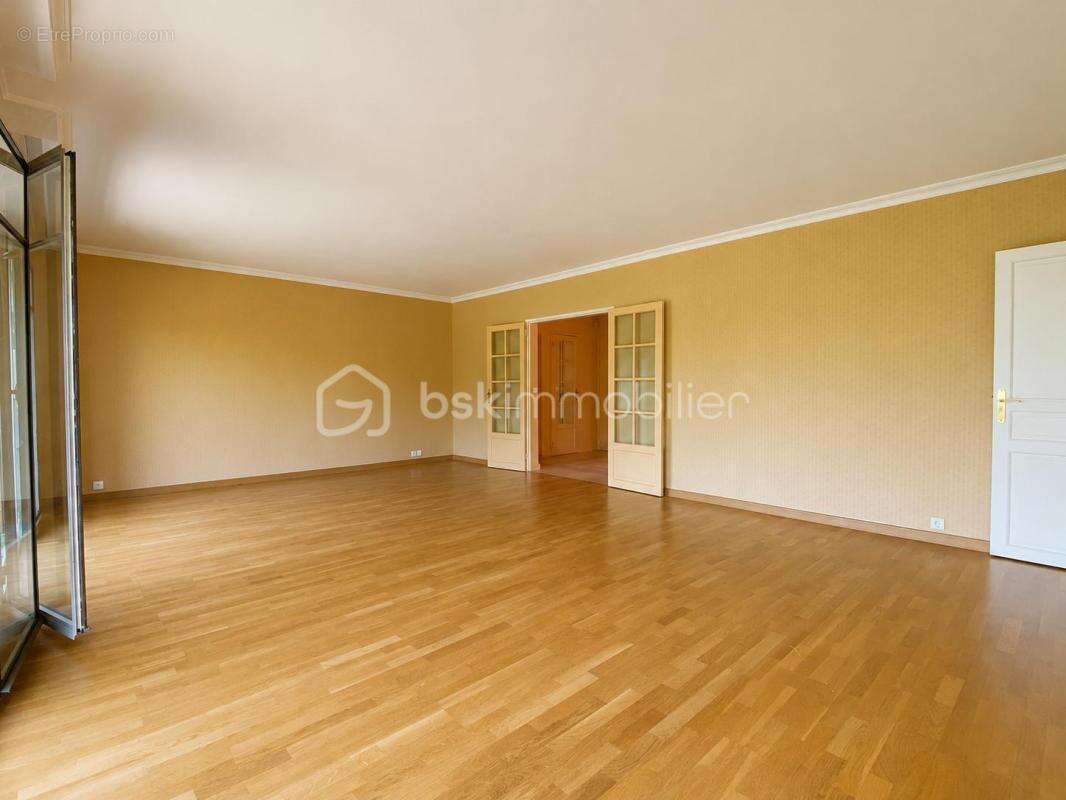 Appartement à VILLE-D'AVRAY