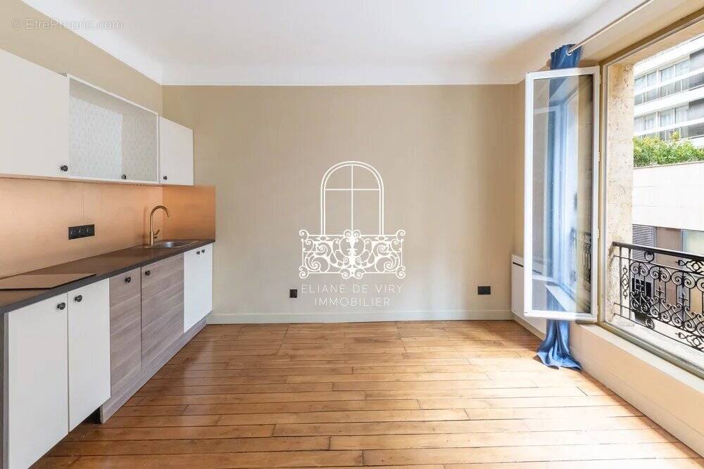 Appartement à PARIS-16E