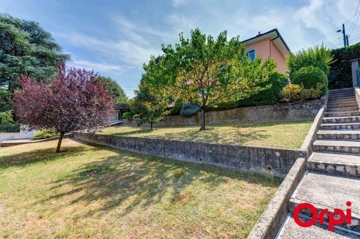 Maison familiale de 158 m² avec une belle vue dégagée - photo 15