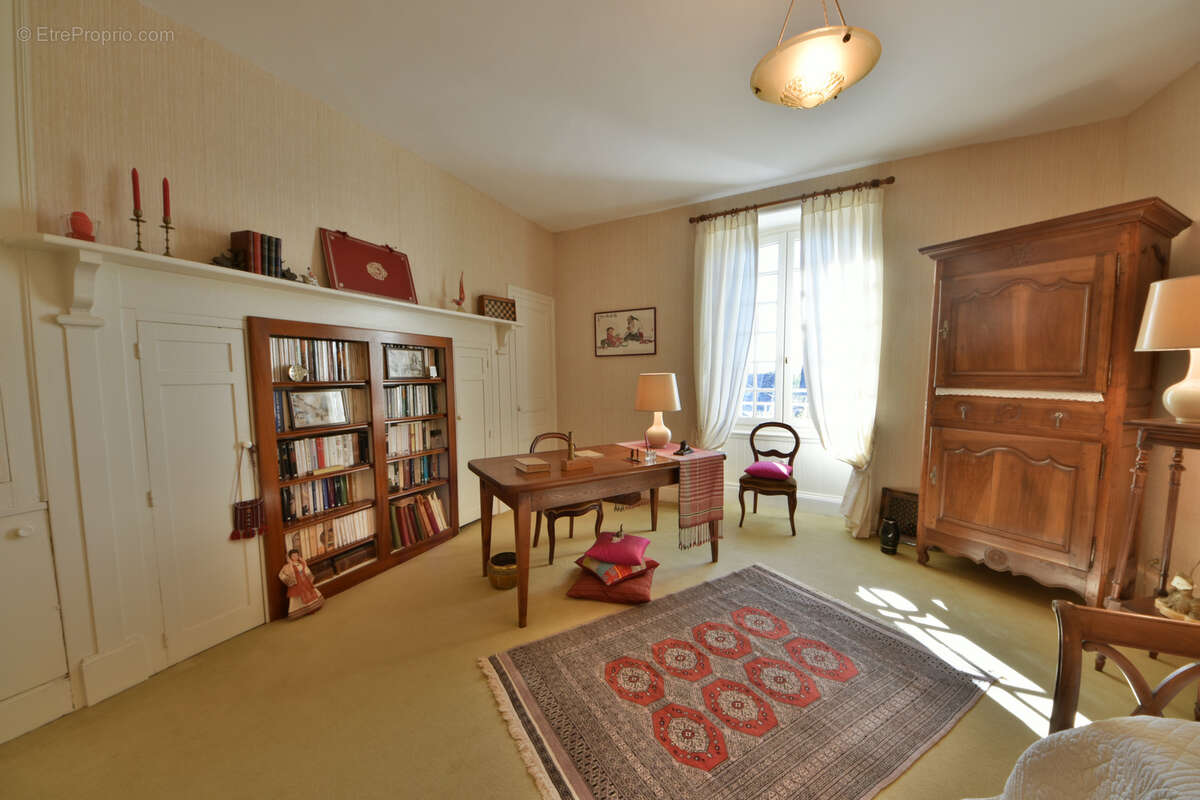 Maison à ALLASSAC