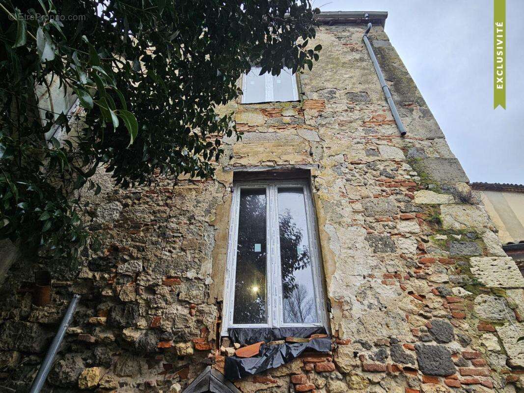 Parking à PORT-SAINTE-MARIE