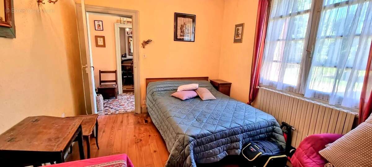 PROPRIETE AUTHENTIQUE   composée d' une maison familiale  et  de dépendances sur 10 HA . * - photo 13