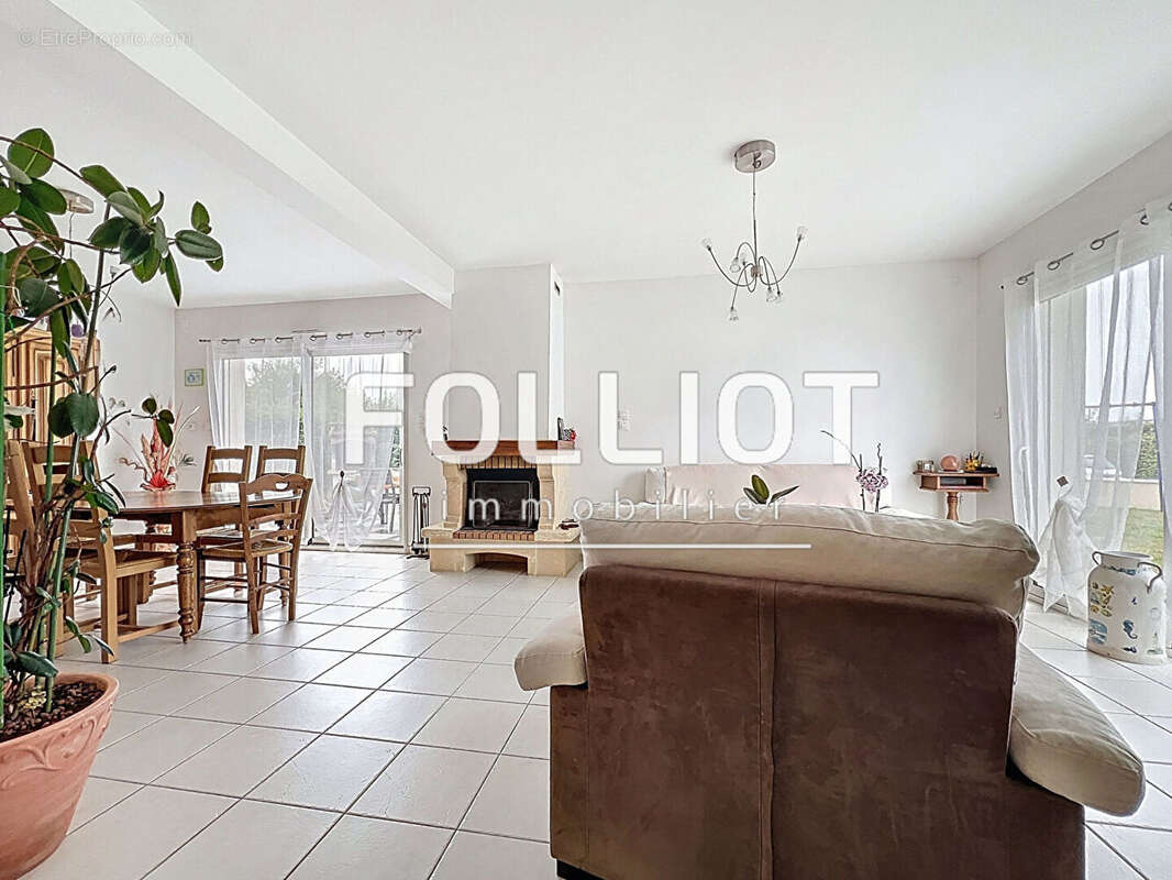 Maison à SAINT-MARTIN-DE-FONTENAY