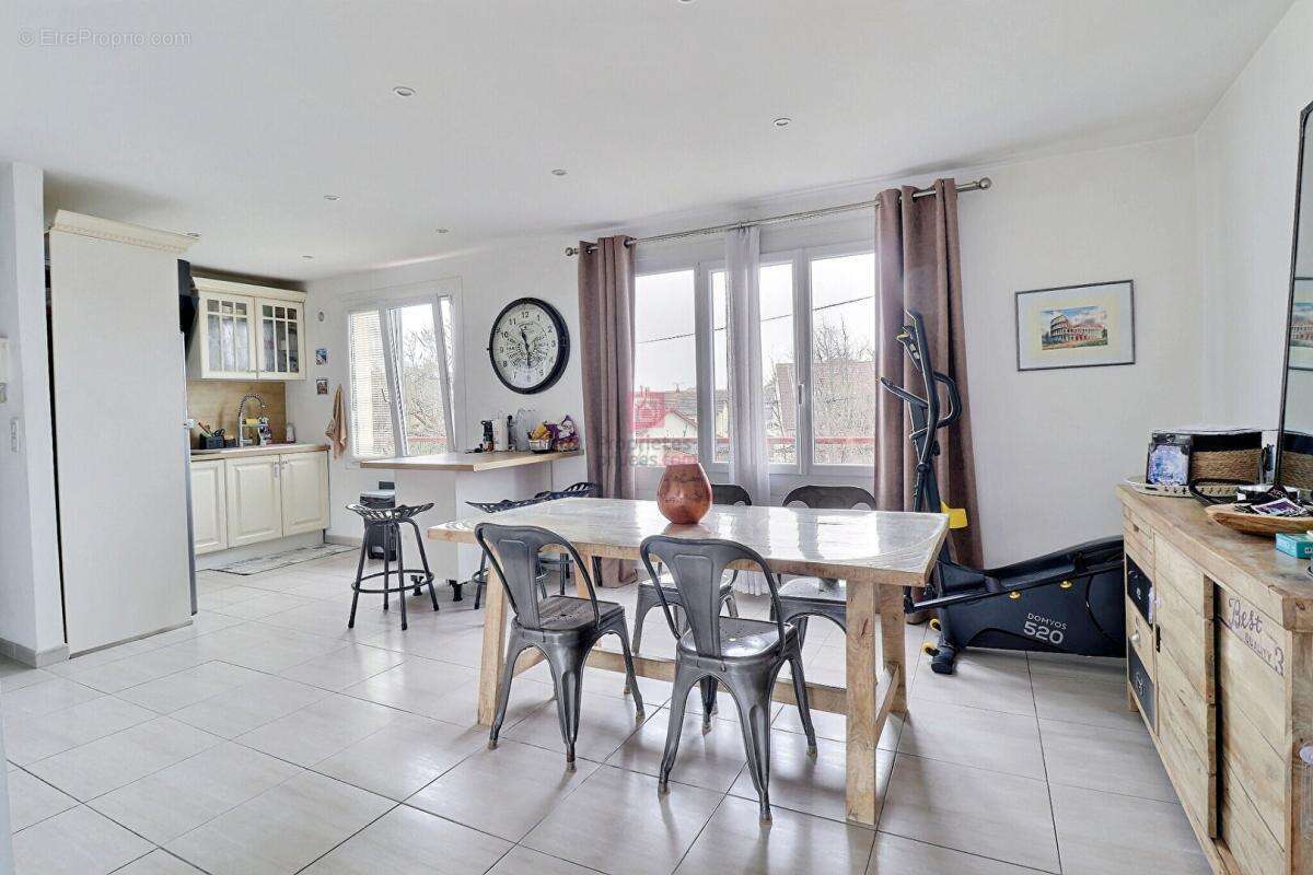 Appartement à SAINTE-GENEVIEVE-DES-BOIS