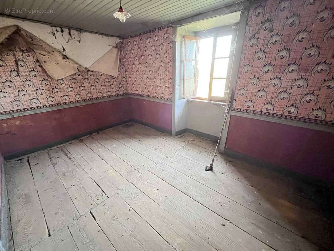 Chambre 1 - Maison à BASSIGNAC