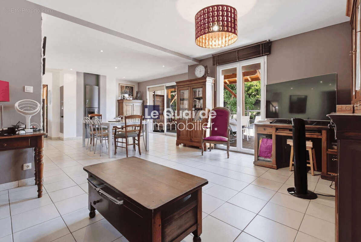Maison 196 m² à Saint-Martin-Le-Vinoux  - photo 9