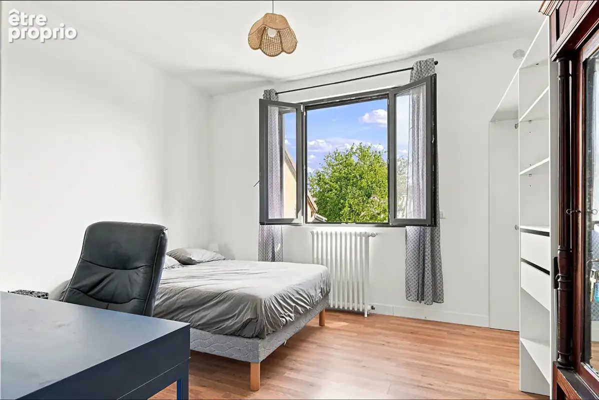 BAGNEUX  - Maison familiale 7 pièces de 136 m² avec jardin + atelier indépendant de 162 m² - photo 12
