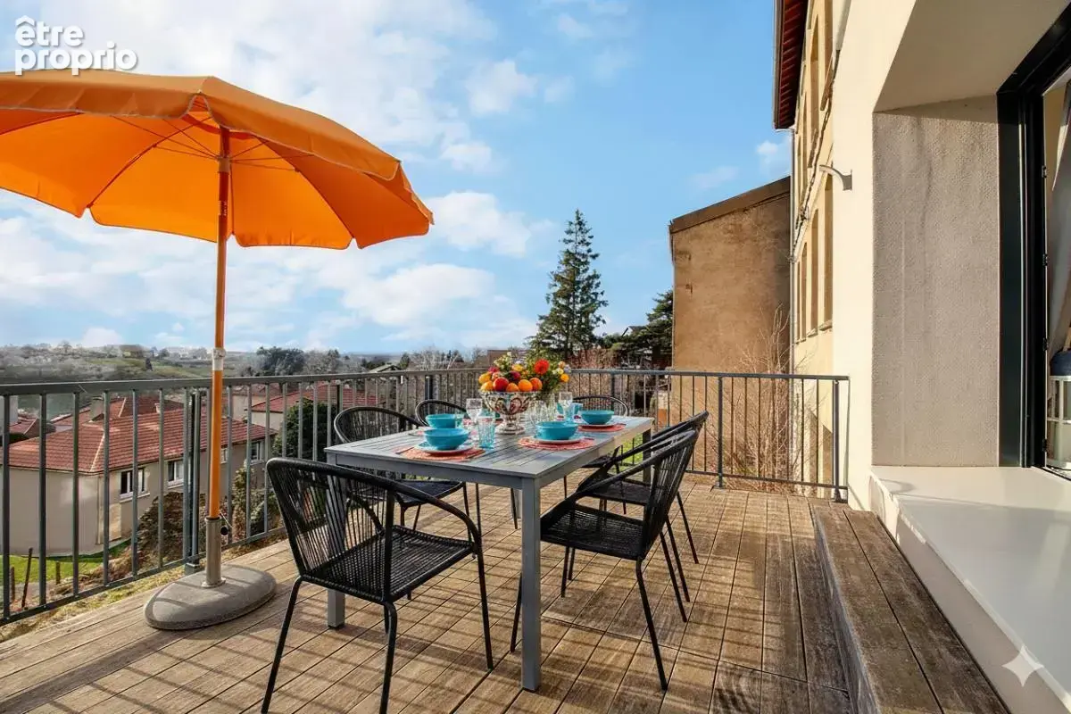 Saint Just Malmont 43240 Maison de ville 197 m² quatre chambres garage et jardin - photo 2
