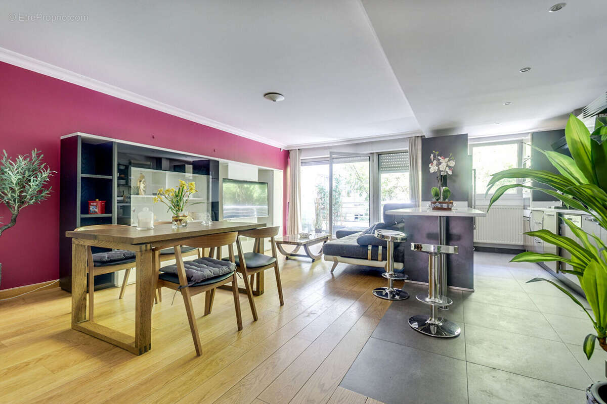 Appartement à PARIS-14E