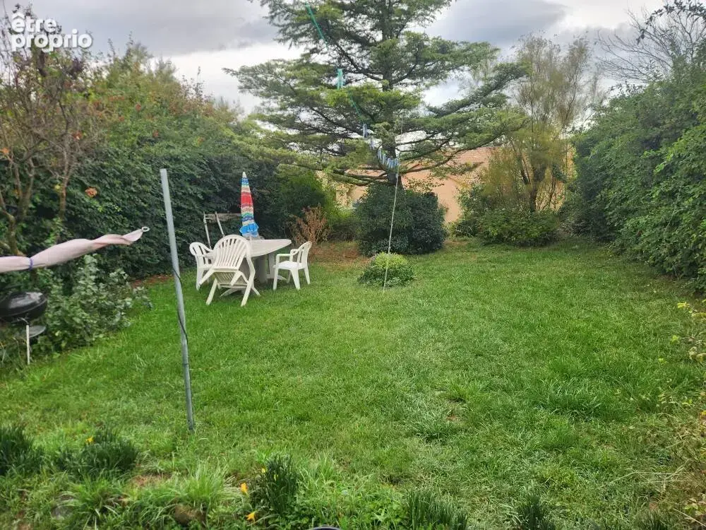 Maison de plain pied, mitoyenne par le garage, à St Etienne les Orgues - photo 10