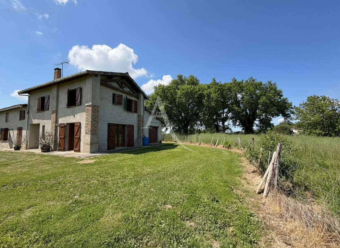Maison familiale de 135m² avec 5 chambres sur une belle parcelle de près de 7000m² - photo 14
