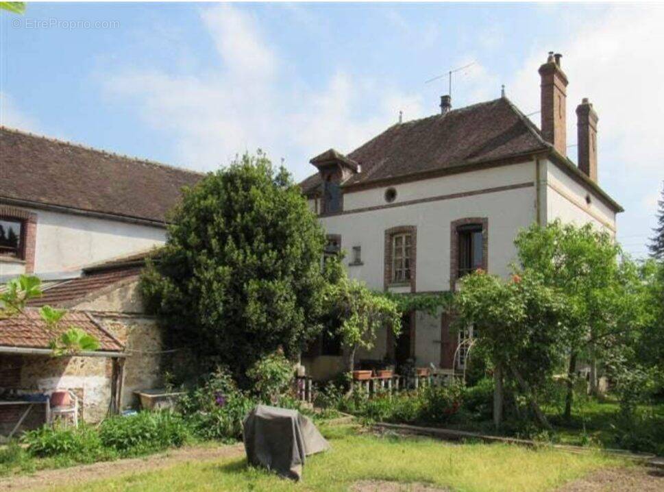 Maison à VILLENEUVE-SUR-YONNE