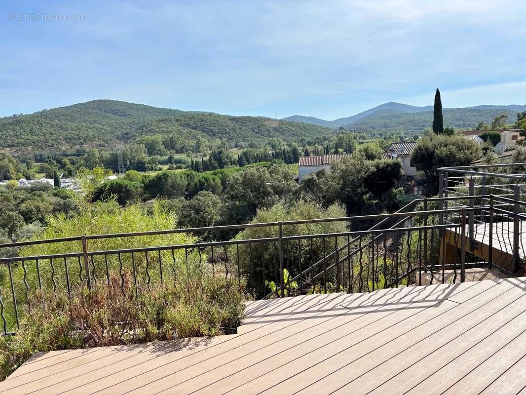Maison à ROQUEBRUNE-SUR-ARGENS