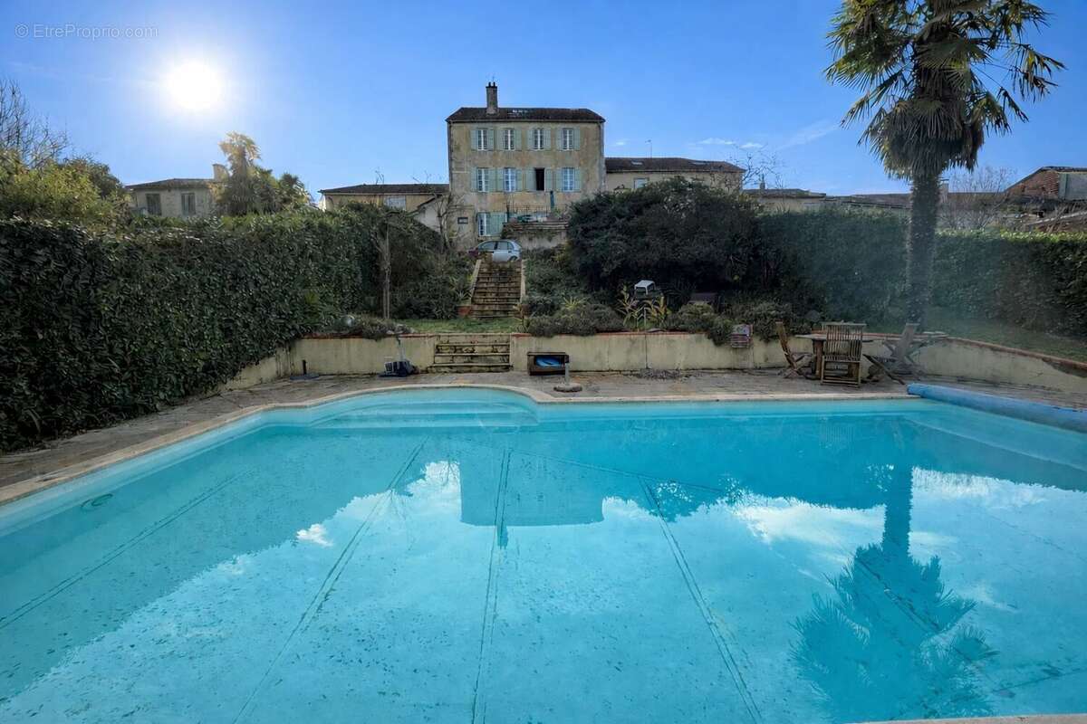 Maison à LE HOUGA