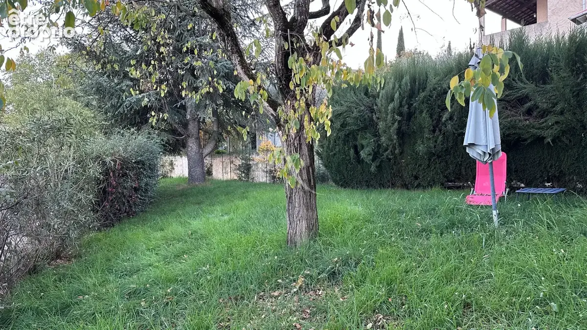 Villa composee d un t4 et t2 avec terrasses jardin garage et cave a manosque vendue louee. - photo 2