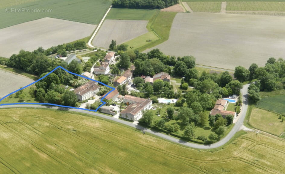 Maison à BLANZAC-LES-MATHA