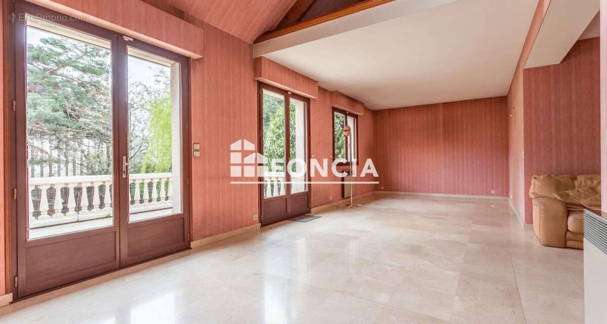 Maison à L'HAY-LES-ROSES