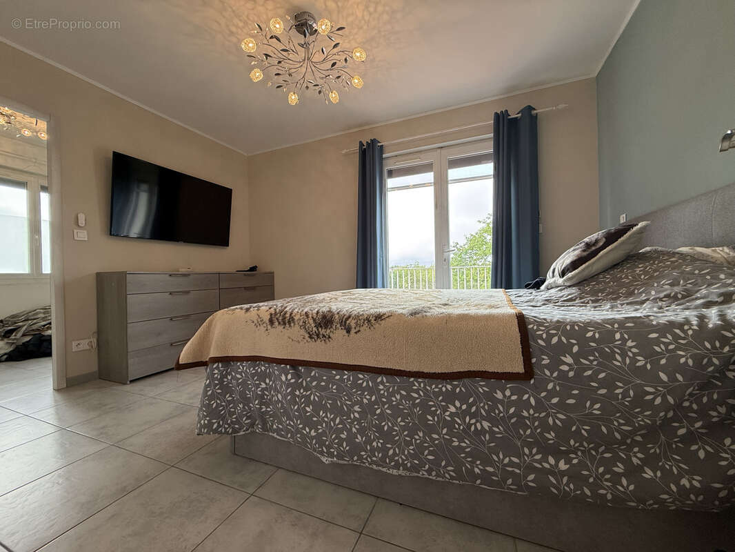 Maison à SAINT-YORRE