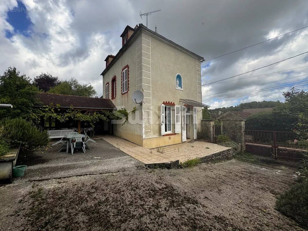 Maison à LUCY-LE-BOIS