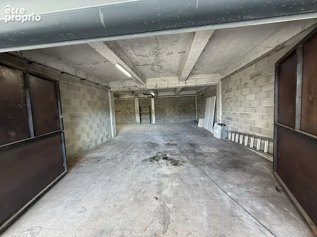 Local 140 m² pour garage ou entrepôt - photo 2