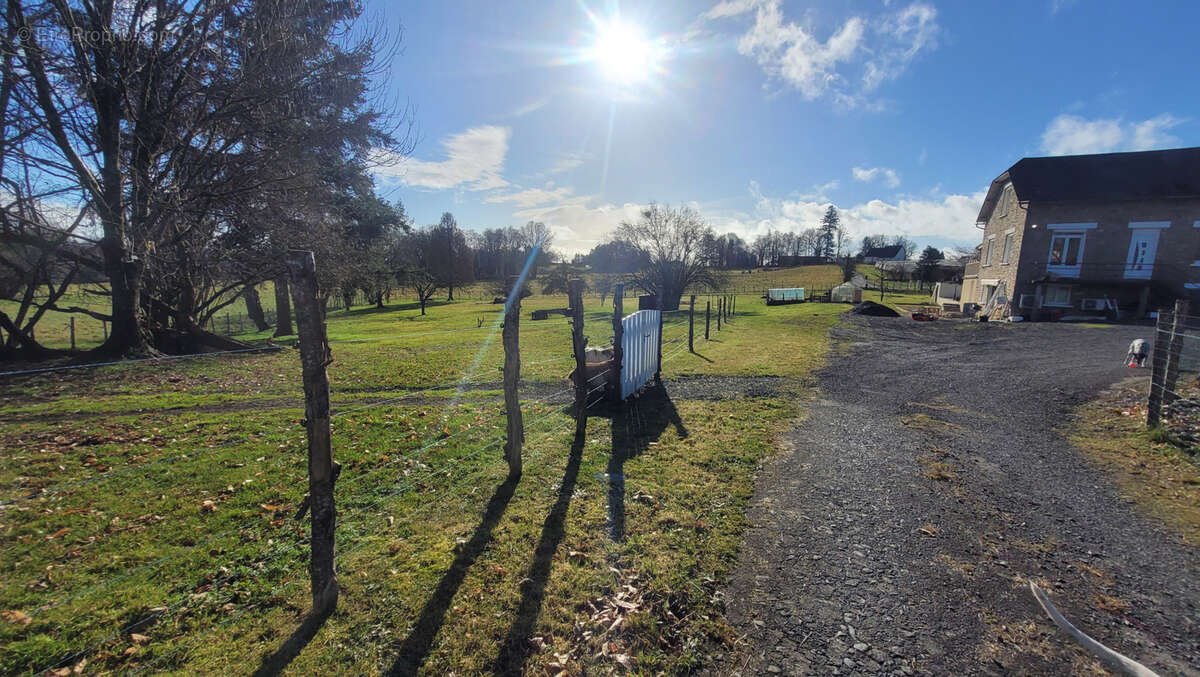 Maison à SAINT-YBARD