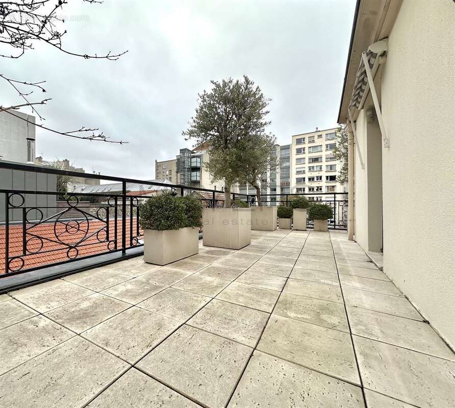 Appartement à PARIS-16E