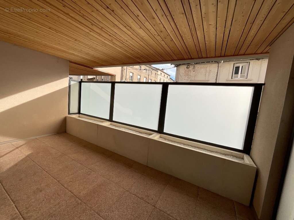 Appartement à SAINT-JUST-SAINT-RAMBERT